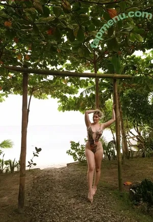 Hollytwolf nude photo #0085