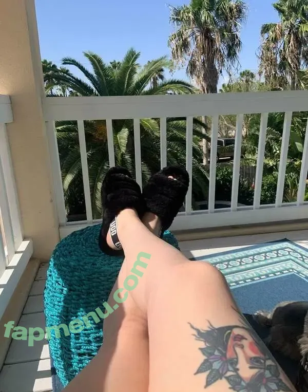 Hollyxx nude photo #0001 (hollyyesca / snotgirlx / xbellamuertex)