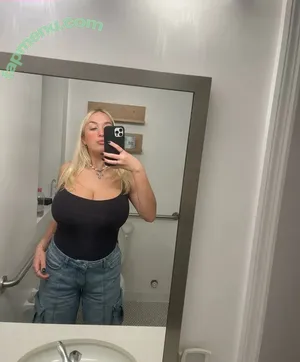 Hollyyoupa nude photo #0028