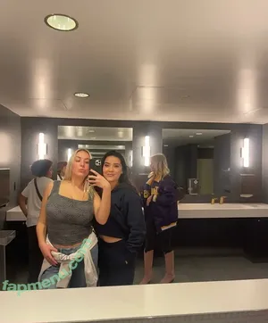 Hollyyoupa nude photo #0031