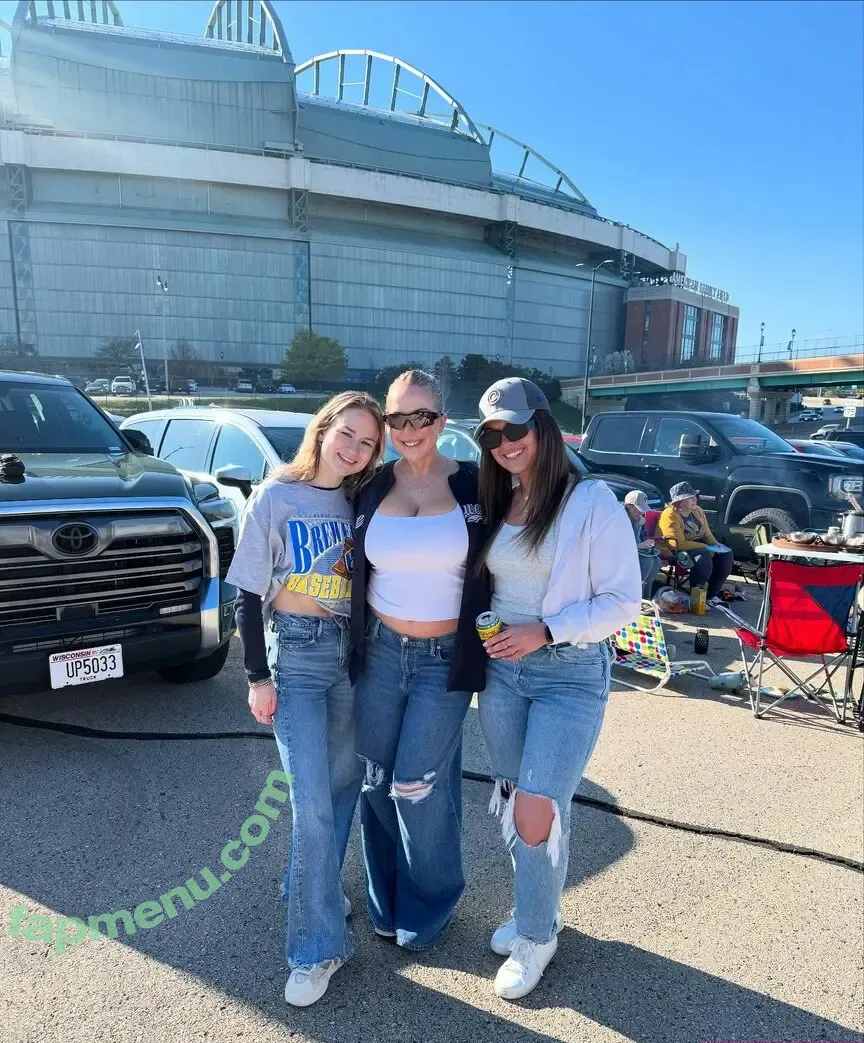 Hollyyoupa nude photo #0014 (Hollyyoupa)