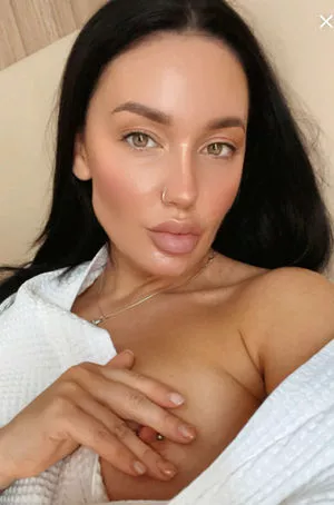 holylovesmolly / xmollyelise nude photo #0001