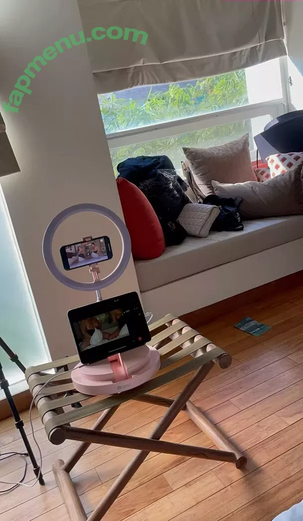 holylovesmolly nude photo #0126 (xmollyelise)