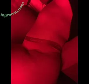 honeeey27 / ournameishoney nude photo #0009