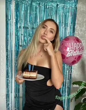 honeycakeee / Cutiedaina_8 / cutiedaina_8 / honeycakeee nude photo #0003