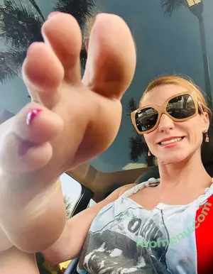 honeysperfectfeet / honeycrest_feet nude photo #0012