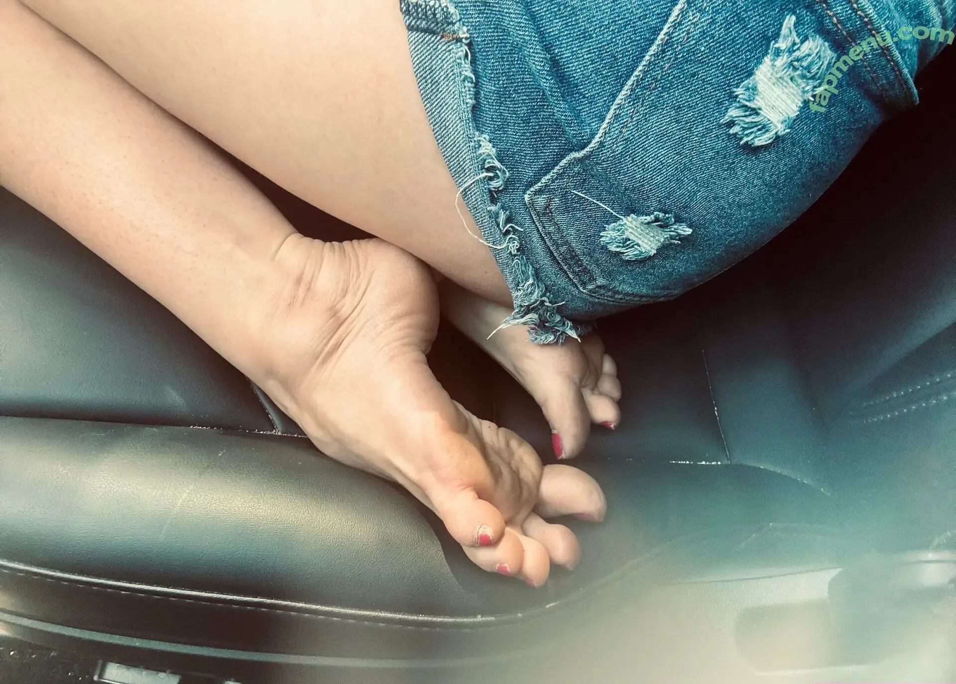 honeysperfectfeet nude photo #0011 (honeycrest_feet)