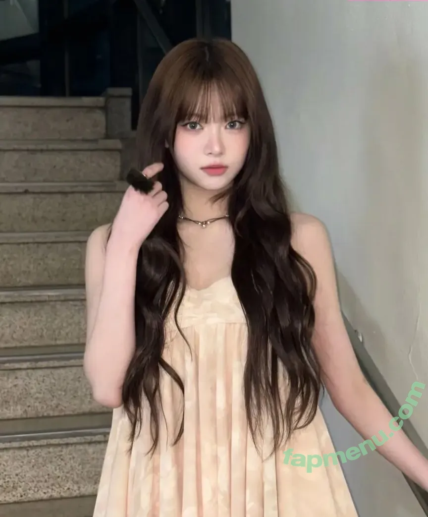 Hong Eunchae 홍은채 nude photo #0018 (LESSERAFIM / hhh.e_c.v)