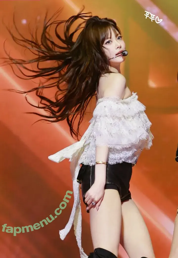 Hong Eunchae 홍은채 nude photo #0021 (LESSERAFIM / hhh.e_c.v)