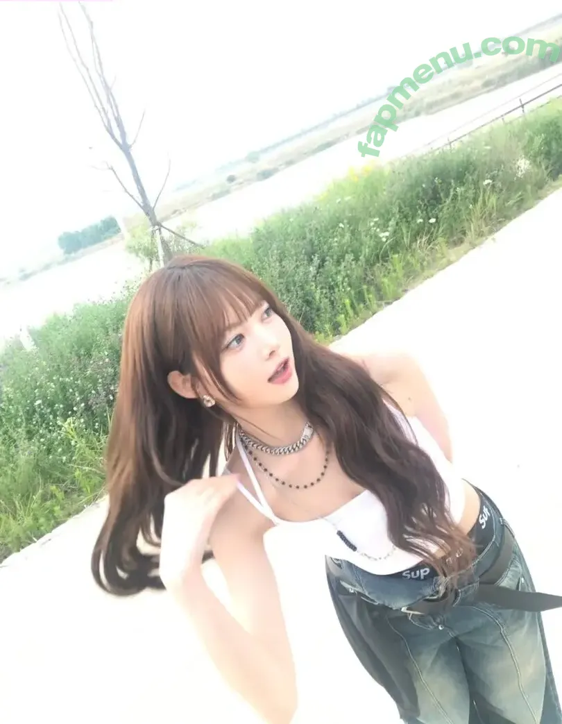 Hong Eunchae 홍은채 nude photo #0078 (LESSERAFIM / hhh.e_c.v)
