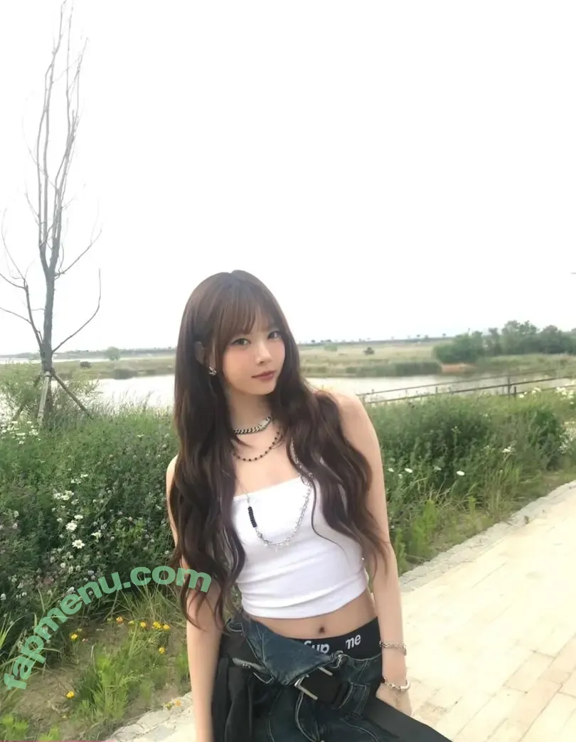 Hong Eunchae 홍은채 nude photo #0083 (LESSERAFIM / hhh.e_c.v)