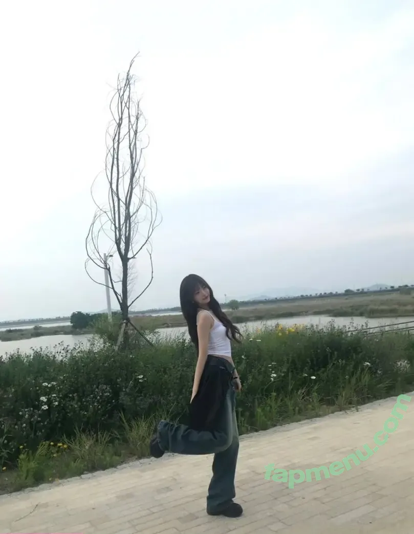 Hong Eunchae 홍은채 nude photo #0090 (LESSERAFIM / hhh.e_c.v)