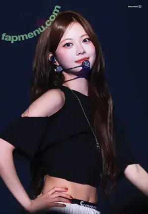 Hong Eunchae 홍은채 / hhh.e_c.v nude photo #0002