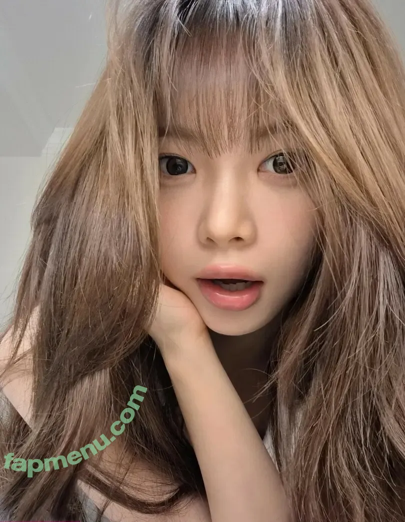 Hong Eunchae 홍은채 nude photo #0139 (LESSERAFIM / hhh.e_c.v)