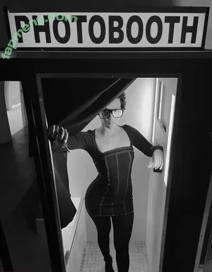Honnete Bas / honnetebas nude photo #0079