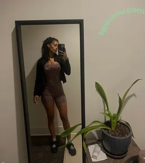 Honnete Bas / honnetebas nude photo #0123