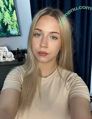 honneybunneey / EdinaCornett / peacebulkley / therealhoneyybunn_ nude photo #0001