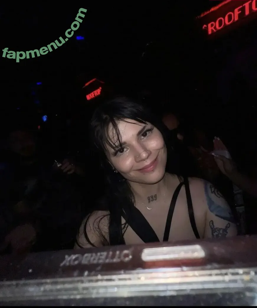 horrorwh0re nude photo #0013 (megxcore / notahorror / whorrore)
