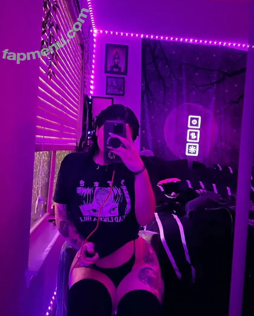 horrorwh0re nude photo #0020 (megxcore / notahorror / whorrore)