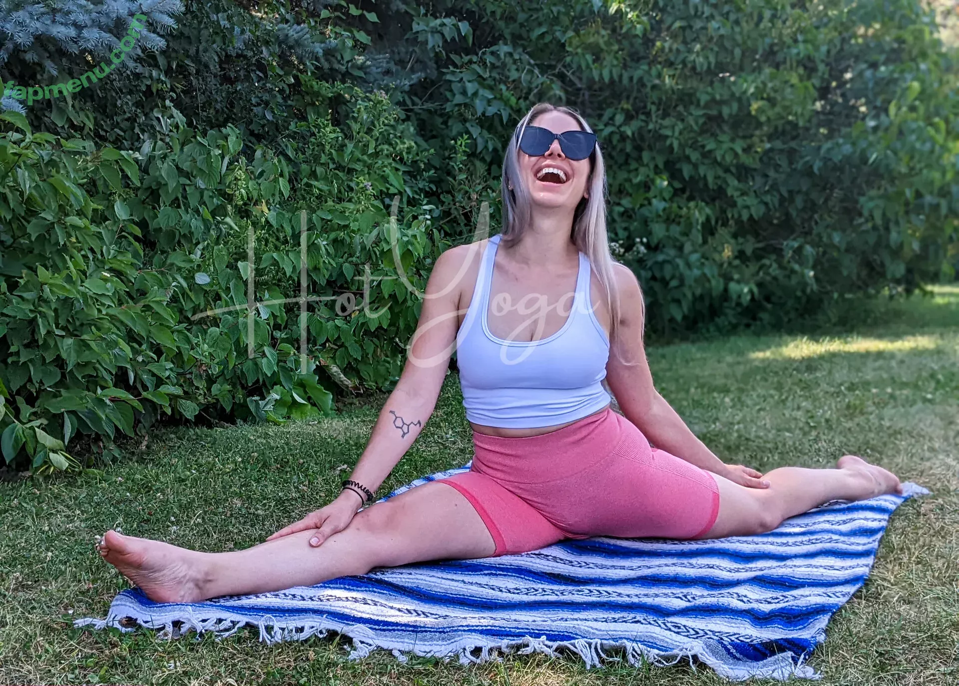 hot-yoga nude photo #0286 (hot-yoga)