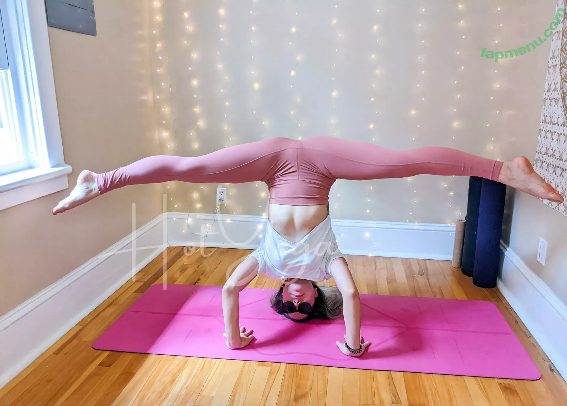 hot-yoga nude photo #0383 (hot-yoga)