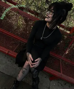 HotGothMlf / yourhotm.lf / yourhotmlf nude photo #0056