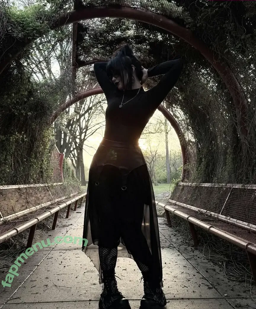 HotGothMlf nude photo #0055 (yourhotm.lf / yourhotmlf)