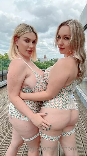 hotmomlove / Lilly and penny / hotmomlovex / pennylilylove nude photo #0546