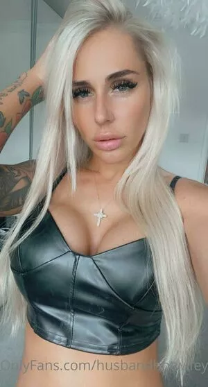 Hotwifey / Daisy Rae / Daisy15 / Daisy_Raexx / coraliedaisy_x / husbandhotwifeyx nude photo #0014