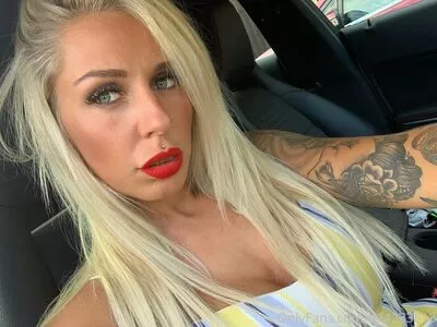 Hotwifey / Daisy Rae / Daisy15 / Daisy_Raexx / coraliedaisy_x / husbandhotwifeyx nude photo #0065