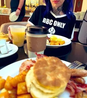 Hotwives XXX / hotwifeemma / katiejaneuk nude photo #0295