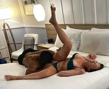 Hotwives XXX / hotwifeemma / katiejaneuk nude photo #0433