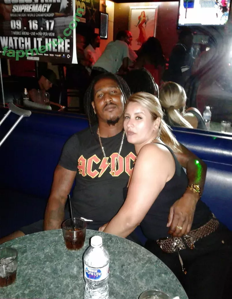 Hotwives XXX nude photo #0103 (hotwifeemma / katiejaneuk)