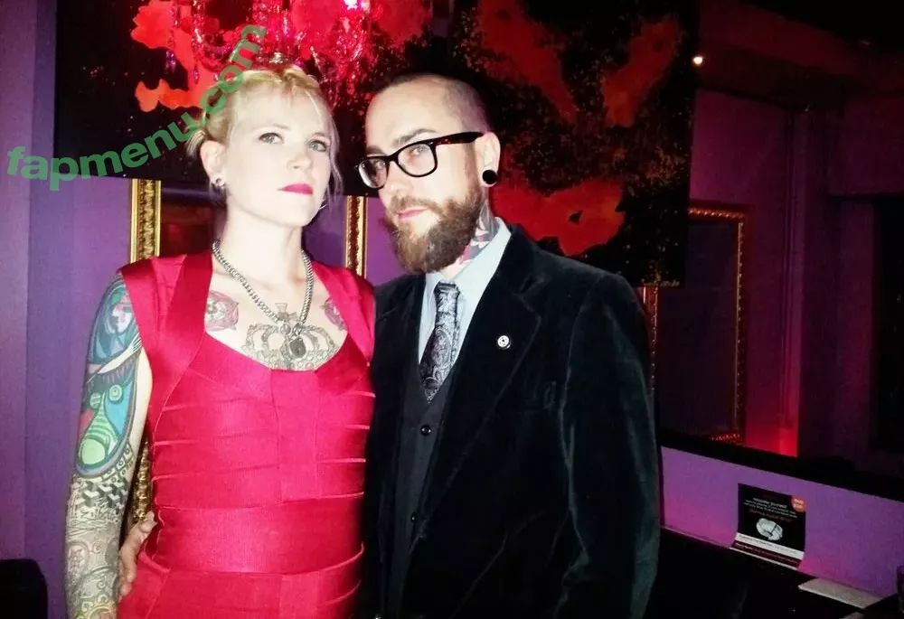 Hotwives XXX nude photo #0269 (hotwifeemma / katiejaneuk)