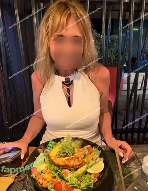 Hotwives XXX / hotwifeemma / katiejaneuk nude photo #1591