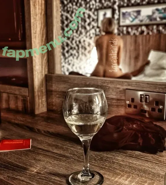 Hotwives XXX nude photo #1690 (hotwifeemma / katiejaneuk)