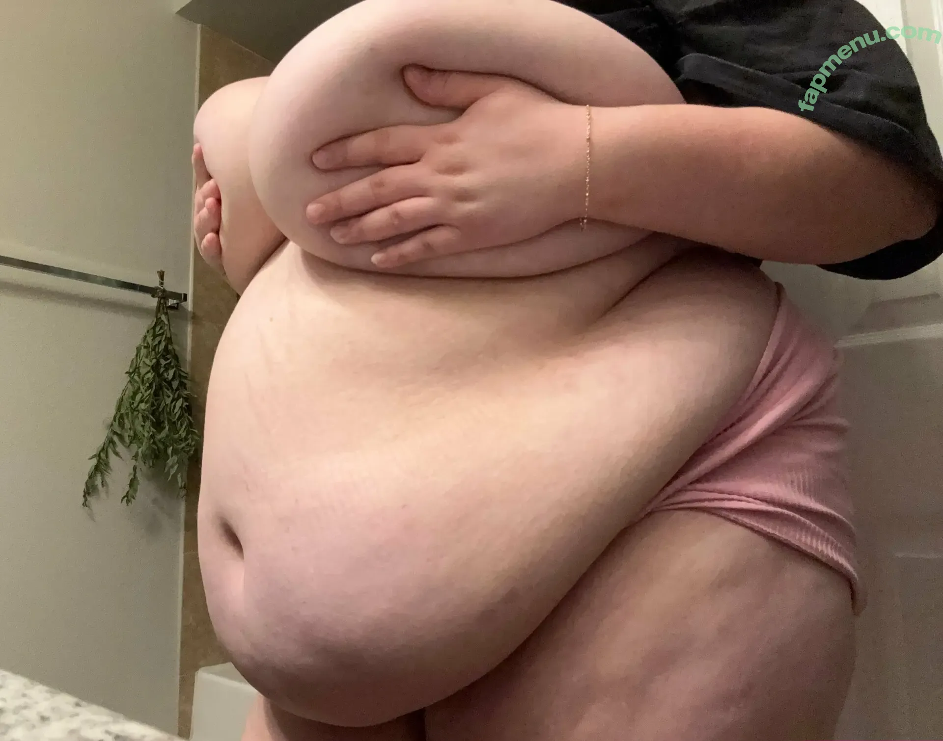 housecow nude photo #0152 (flowertowncharm)