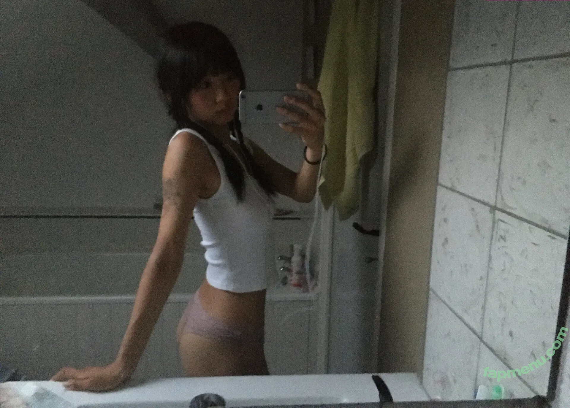 hppocampe nude photo #0007 (hippocampe.paris)