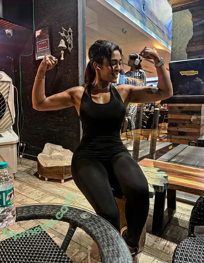 Hritu Zee nude photo #0010 (hritu_zee / hrituzee)