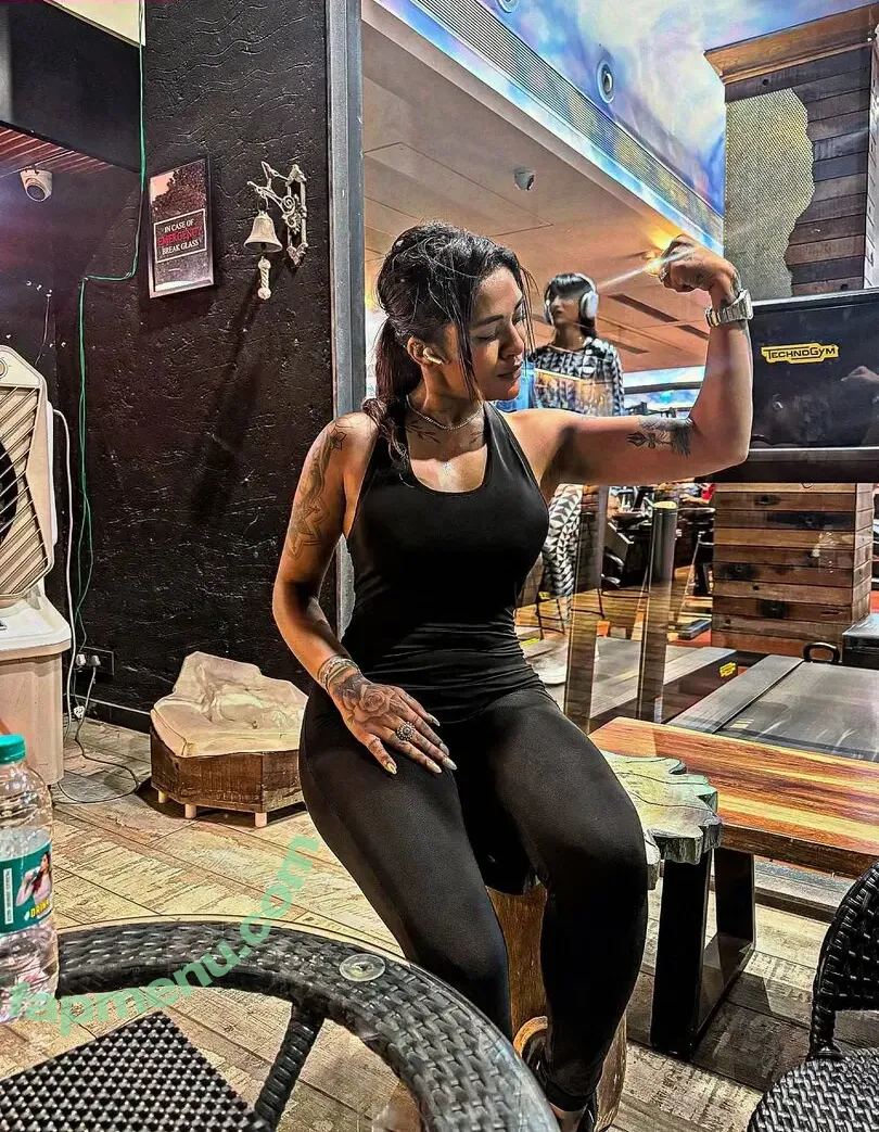 Hritu Zee nude photo #0011 (hritu_zee / hrituzee)