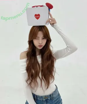 Huh Yunjin 허윤진 / LESSERAFIM / jenaissante nude photo #0006