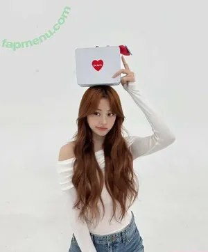 Huh Yunjin 허윤진 / LESSERAFIM / jenaissante nude photo #0007