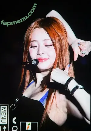 Huh Yunjin 허윤진 / LESSERAFIM / jenaissante nude photo #0036