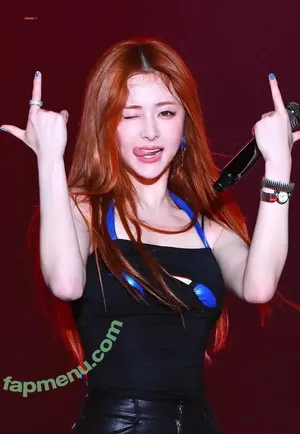 Huh Yunjin 허윤진 nude