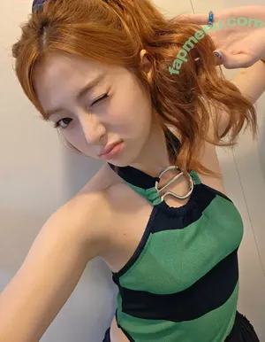 Huh Yunjin 허윤진 / LESSERAFIM / jenaissante nude photo #0075