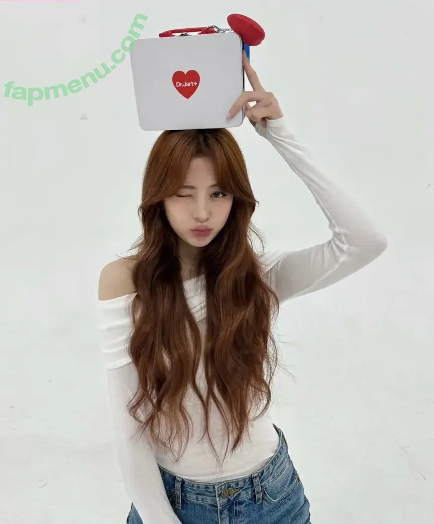 Huh Yunjin 허윤진 nude photo #0006 (LESSERAFIM / jenaissante)