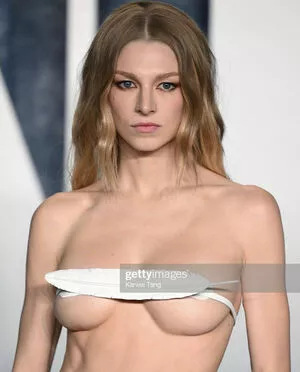 Hunter Schafer / hunterschafer nude photo #0039