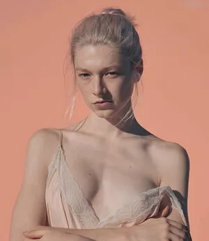 Hunter Schafer / hunterschafer nude photo #0305