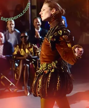 Hunter Schafer / hunterschafer nude photo #0834