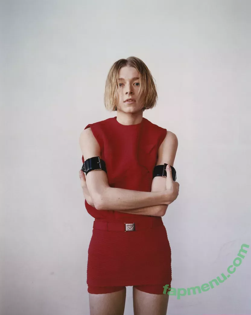 Hunter Schafer nude photo #0002 (hunterschafer)